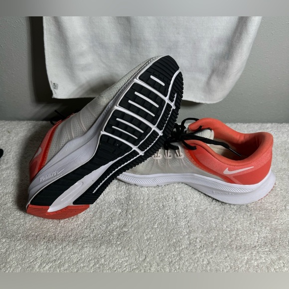 NIKE WOMEN QUEST size 9.5 has an orange/pink tone to it - Picture 7 of 9